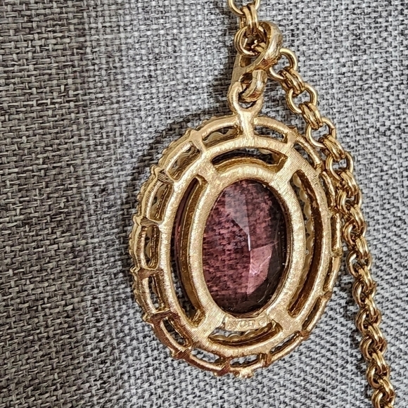 VINTAGE AVON PURPLE GLASS WITH FAUX PEARL BORDER NECKLACE - Picture 5 of 8